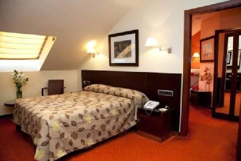 Hotel San Juan De Reyes 4*